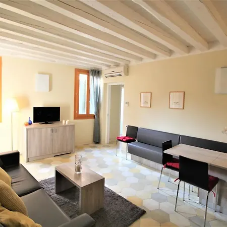 New And Spacious Appartement Venise
