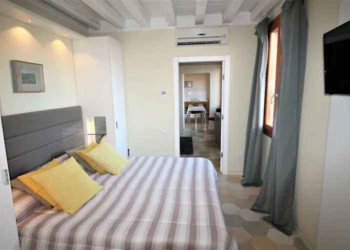 新中心宽敞公寓 *