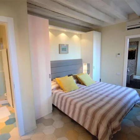 Апартаменты New And Spacious Венеция