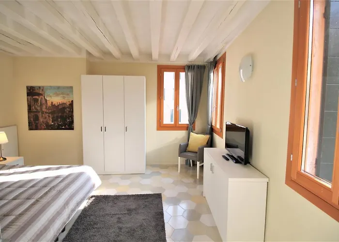 New And Spacious Daire Venedik