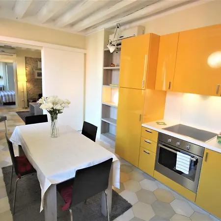 New And Spacious Benátky