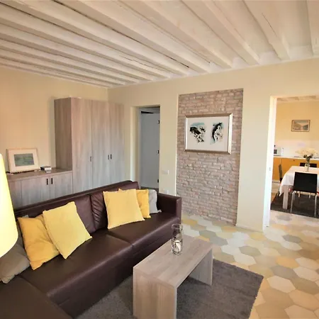 New And Spacious Benátky