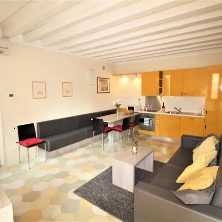 New And Spacious Apartmán
